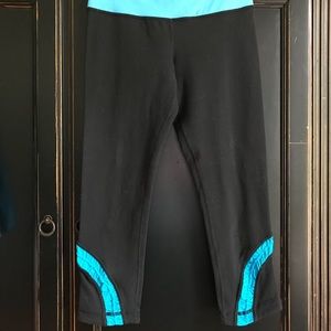 Lululemon Snorkel Blue Yogi Dance Crops, size 6